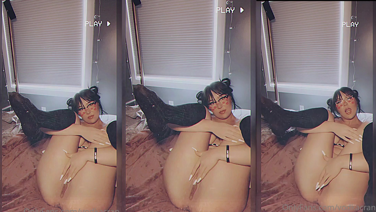 Vodkamilk Rubing Pussy So Lewd – s Video