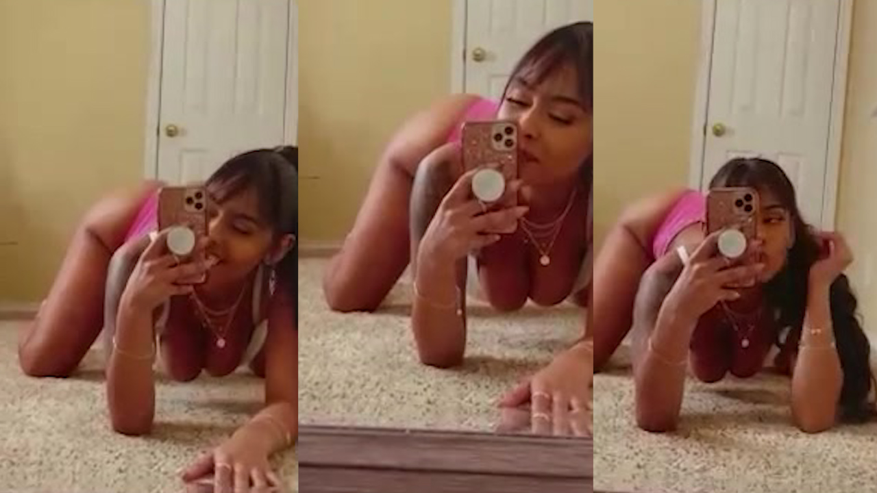 Elsababy Masturbating Before Mirror – Onlyfans Leaks